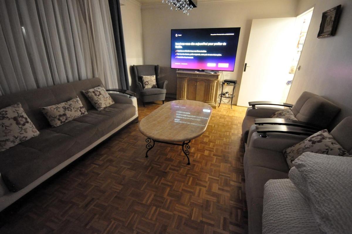 Spacious, Bright With Private Parking Appartement Paris