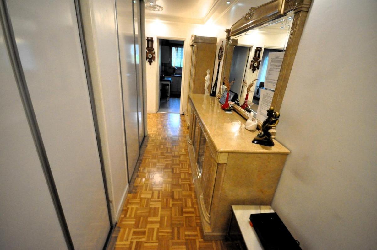 Spacious, Bright With Private Parking Appartement