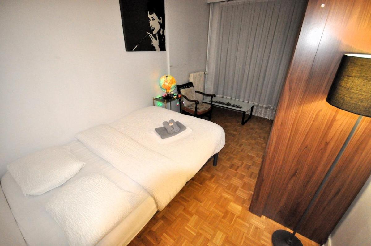Spacious, Bright With Private Parking