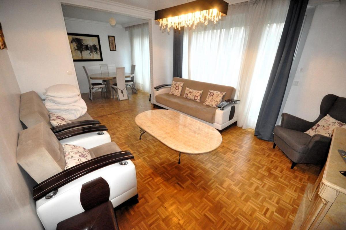 Appartement Spacious, Bright With Private Parking