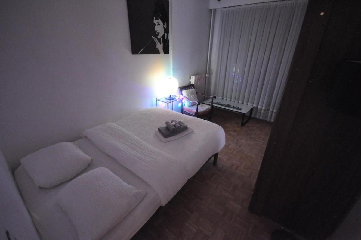 Spacious, Bright With Private Parking Parijs