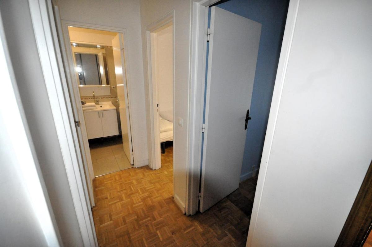 Spacious, Bright With Private Parking Parijs