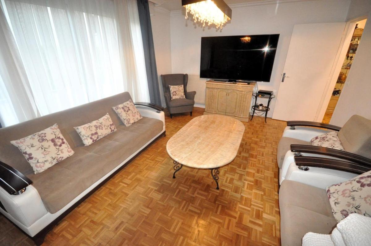 Appartement Spacious, Bright With Private Parking *